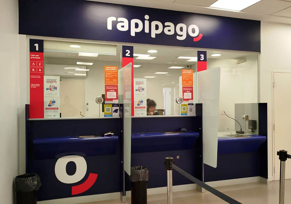 Intercomunicadores instalados en ventanillas de Rapipago