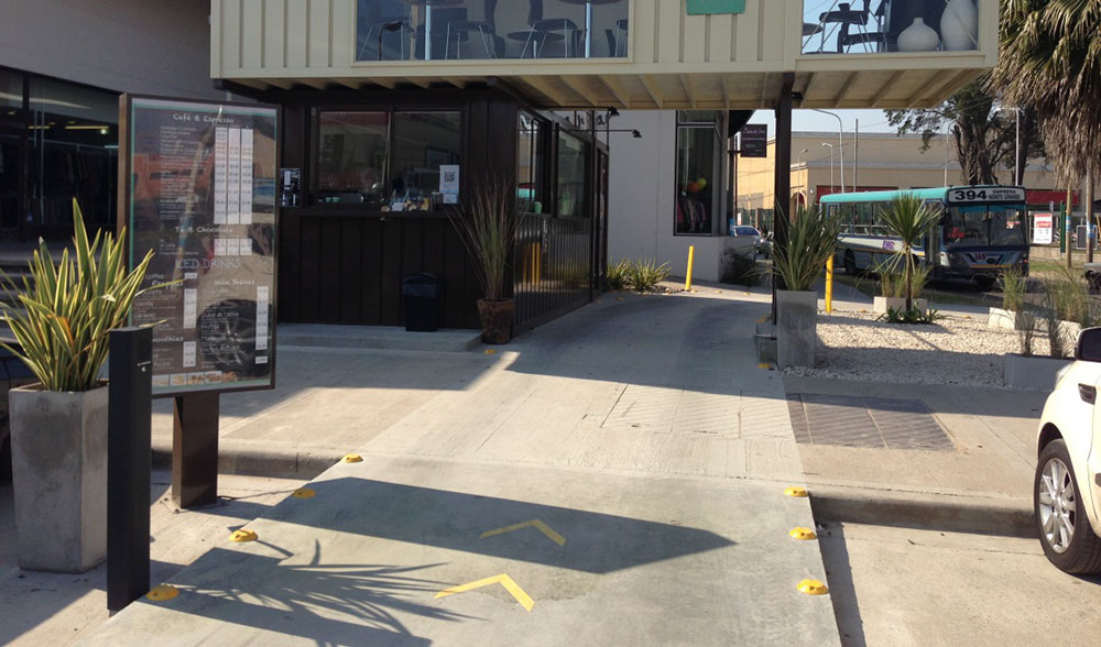 Pedestal metlico negro