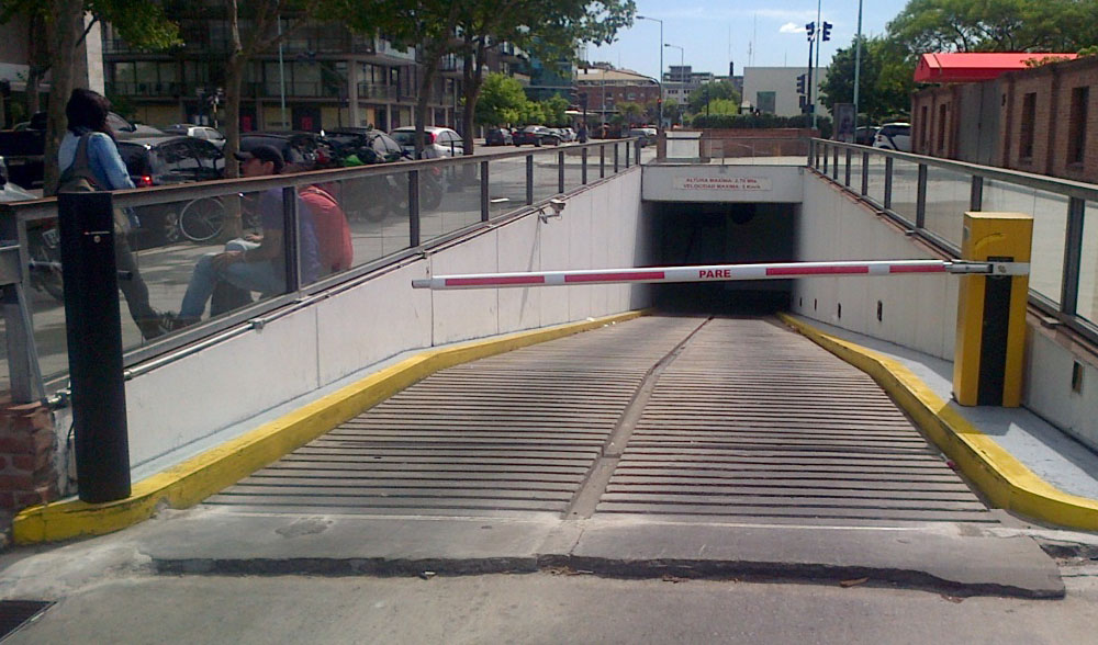 Pedestal metlico negro