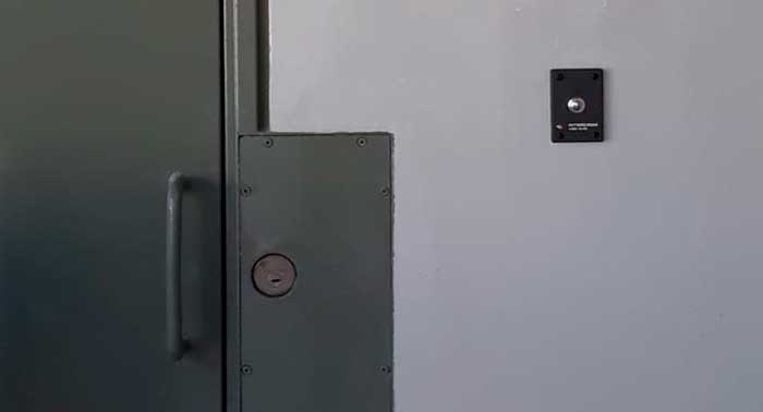 Pulsador de luz antivandálico